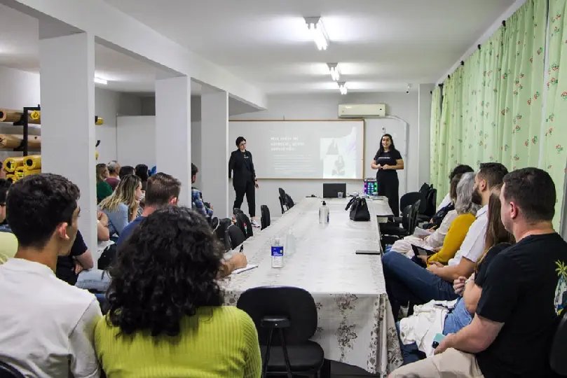 AmpeBr realiza Palestra sobre vendas on-line e redes sociais