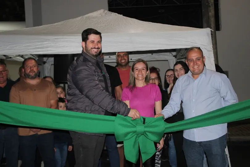 Prefeitura entrega pavimentação comunitária na rua Frederico Debatin