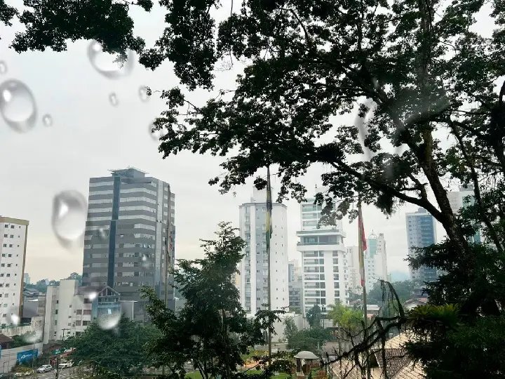 Defesa Civil reforça alerta para temporais com chuva intensa