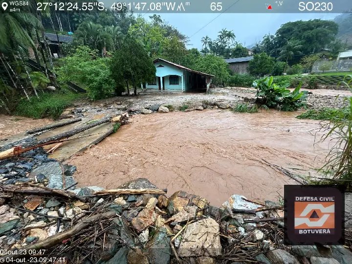Escolas de Botuverá estão dispensando aulas devido à chuva