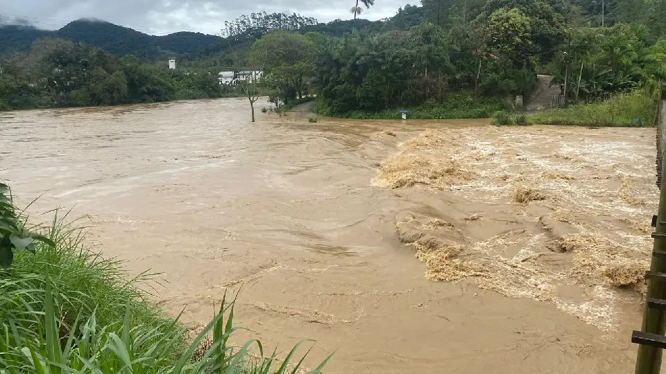 26 famílias estão ilhadas em Botuverá por causa da chuva