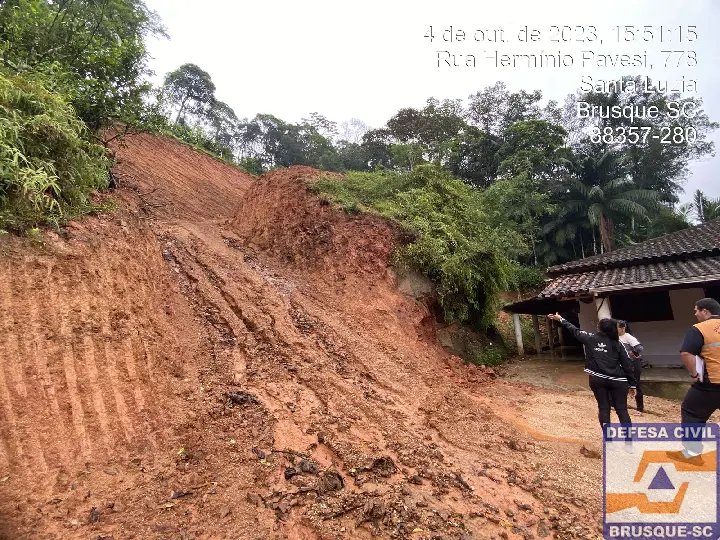 Quatro pessoas estão desabrigadas e cinco desalojadas em Brusque