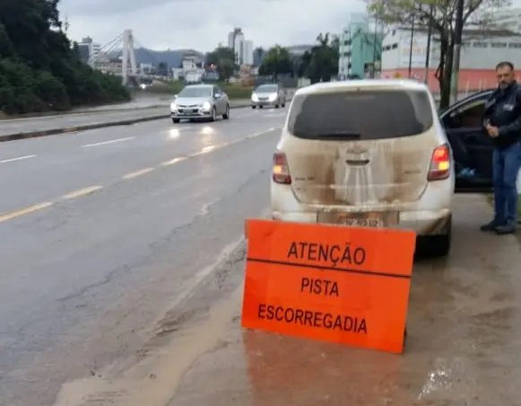 Trecho da Beira-Rio está liberado, mas os motoristas devem ter cuidado