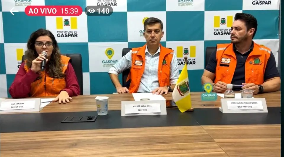 Gaspar cancela aulas e abre abrigos de prevenção
