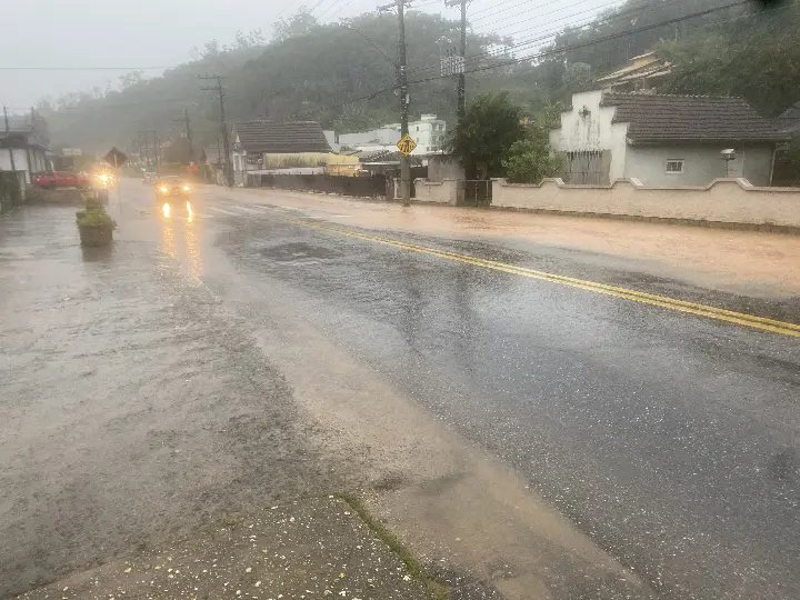 Volta a chover em Brusque e alerta se mantém 