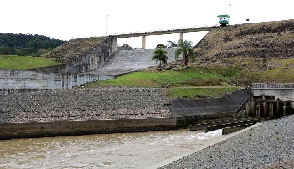 Governador determina fechamento da quarta comporta da Barragem de Ituporanga