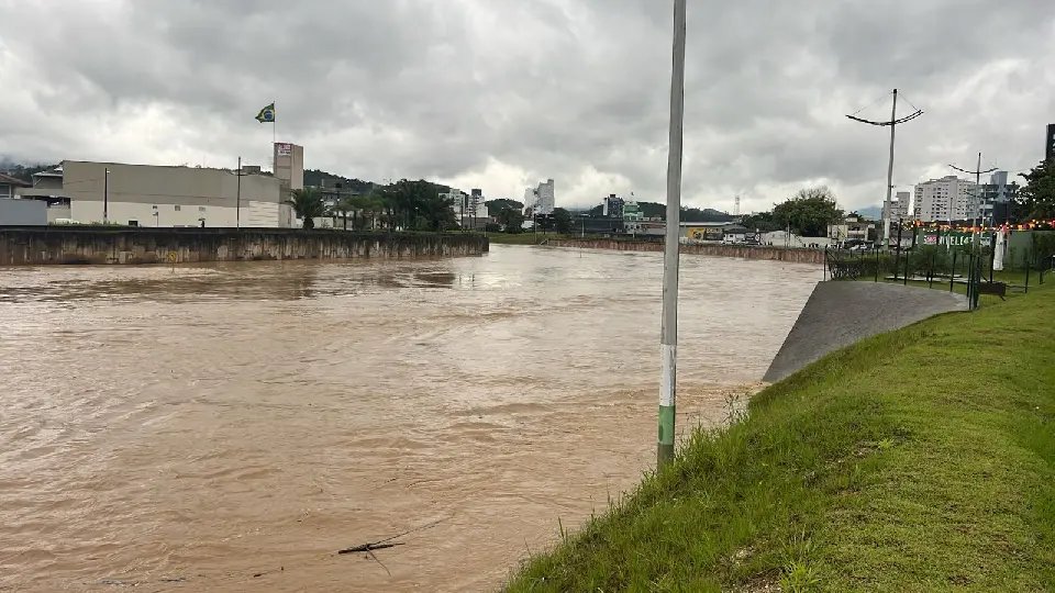 Rio Itajaí Mirim pode atingir nível de 7,50 metros por volta de 22h