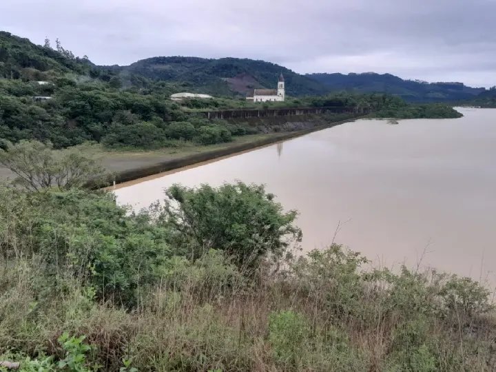 Defesa Civil explica que barragem de José Boiteux pode verter ao longo desta sexta