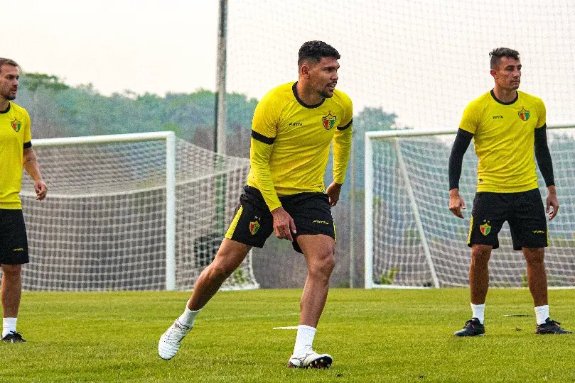 Brusque realiza treino tático no CT do Manaus