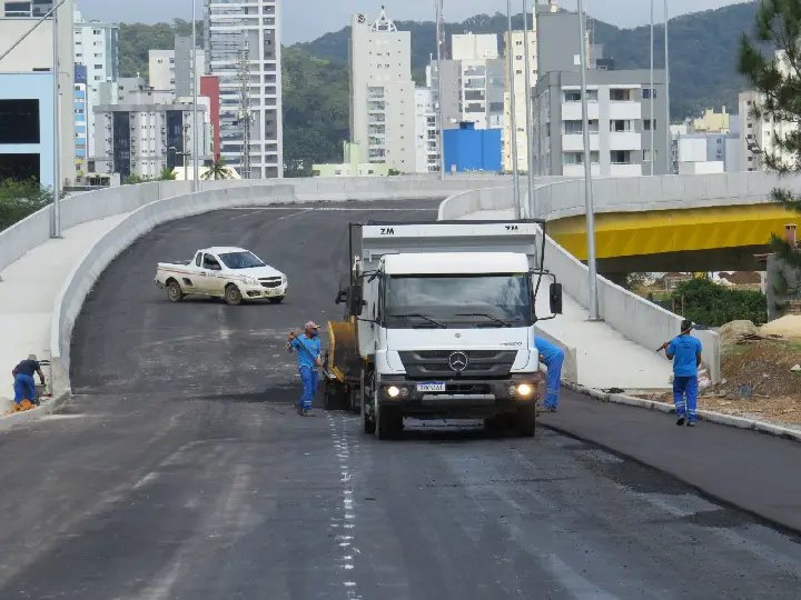 Secretaria de Obras retoma cronograma de pavimentações asfálticas