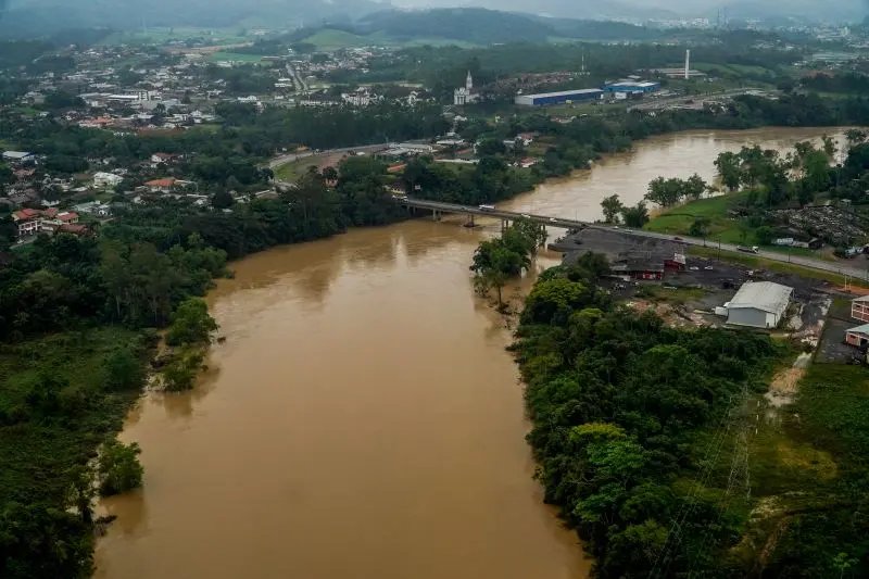 Chuva já deixou 27 mil desabrigados em várias cidades