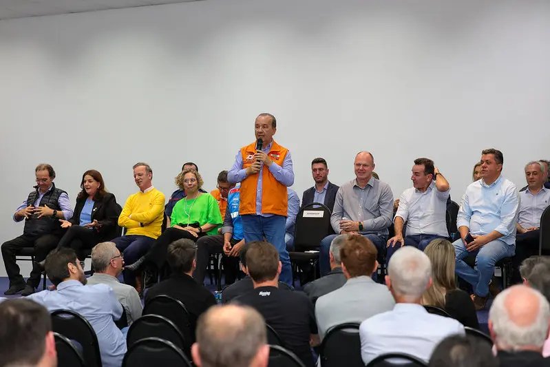 Governardor se reune com ministros para agilizar recursos para cidades atingidas pelas chuvas