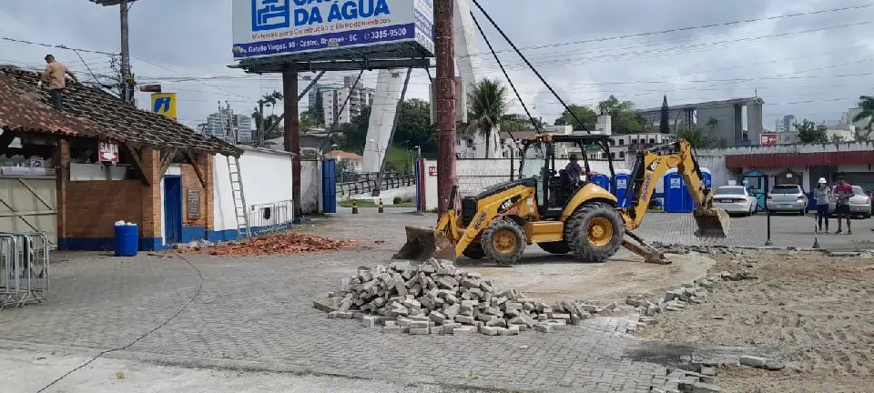 Reforma do Augusto Bauer começou esta manhã
