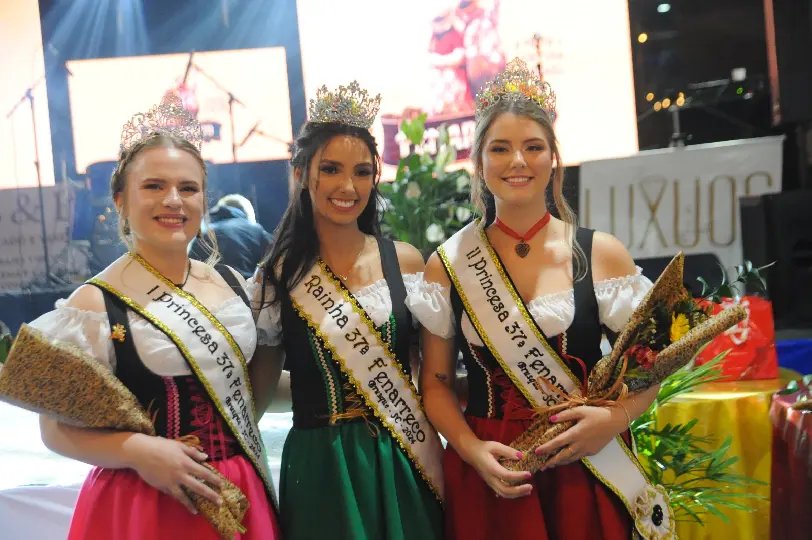Ellen Sapata Muller é a Rainha da 37ª edição da Fenarreco