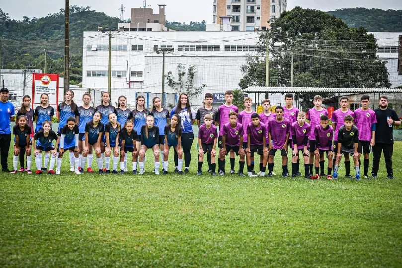 Guabiruba conquista o 2º  e 3º lugar no regional do Moleque Bom de Bola