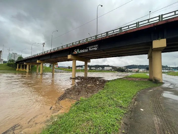 Rio Itajai Mirim atingirá pico ás 16h30 com 5,80 metros