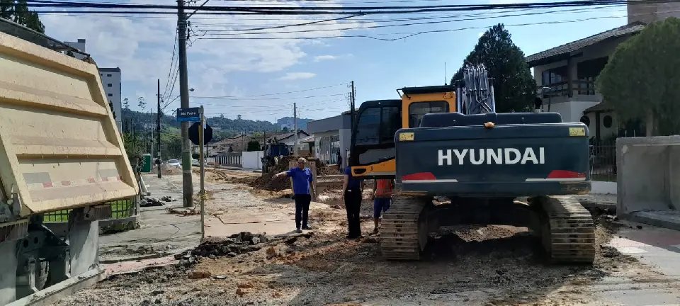 Trecho da rua ficará interditado por três dias para obra