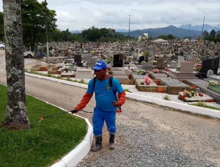 Prefeitura intensifica trabalhos no cemitério Parque da Saudade