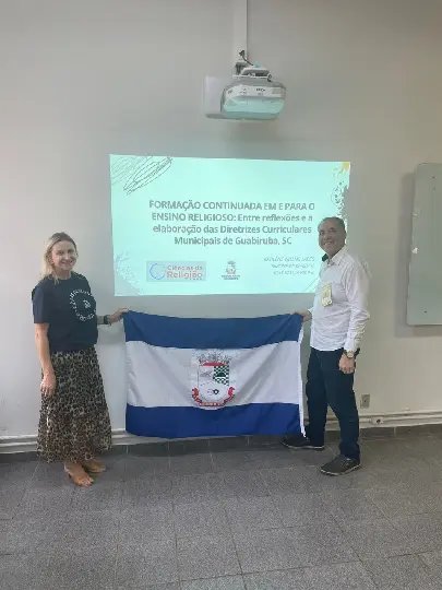 Professor de Guabiruba apresenta projeto em seminário em Brasília