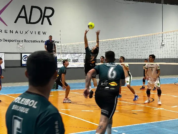 Após vencer na estreia, vôlei perde para Jaraguá do Sul