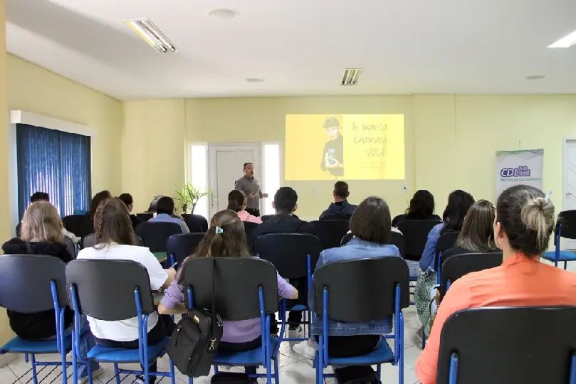 CDL Brusque inicia sexta turma da Escola de Vendas
