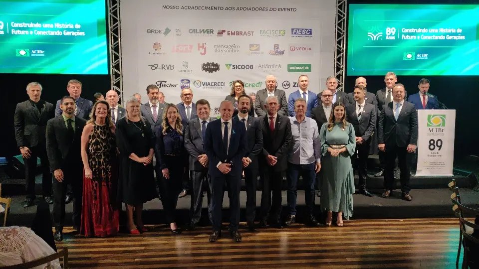 Nova diretoria da ACIBr toma posse em solenidade festiva