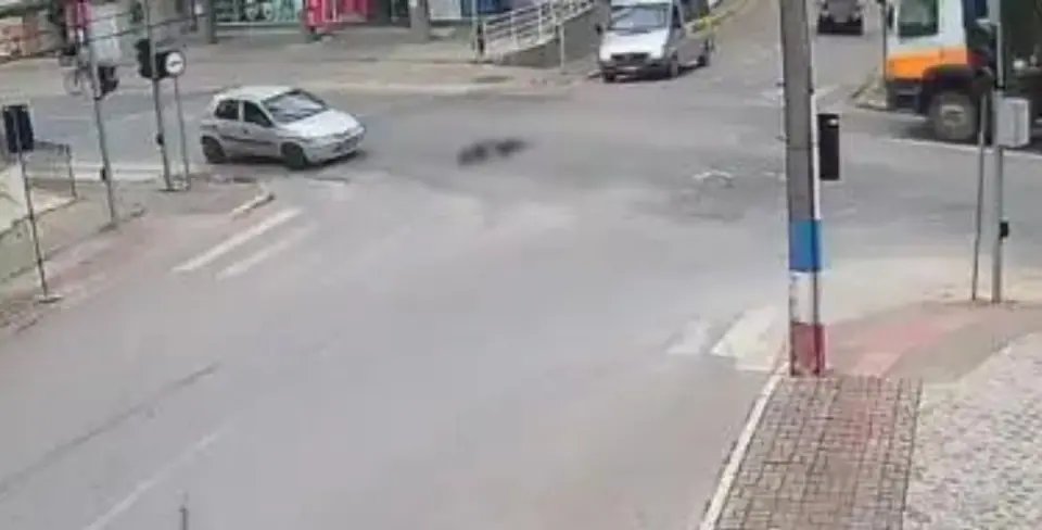 (VÍDEO) Mulher fica ferida após ser atropelada em São João Batista 