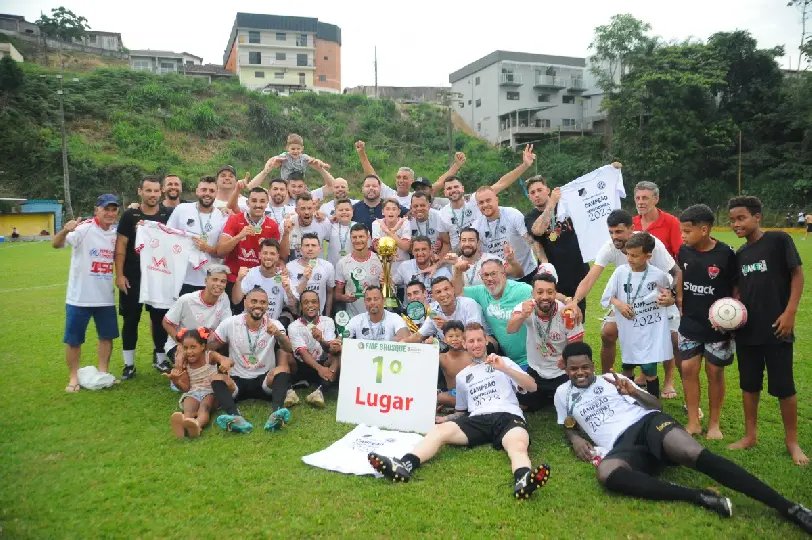 Vidraçaria Azaléia é campeã do Municipal de Futebol Amador