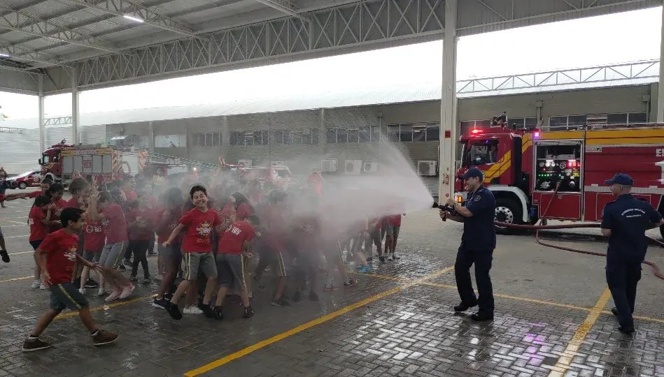 Quartel de Brusque comemora 41 anos com formação de Bombeiros Mirins