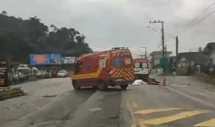 URGENTE - Colisão entre motos mata mulher