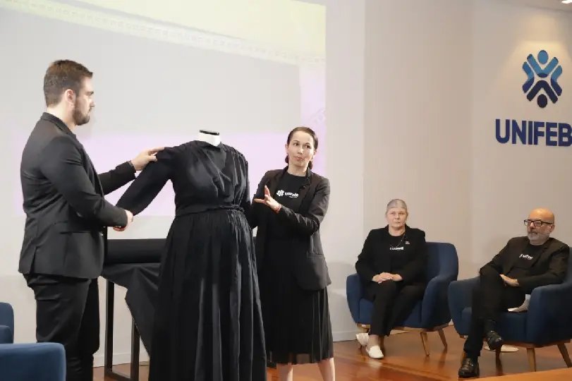 Pesquisadores da UNIFEBE apresentam reprodução de traje de Anita Garibaldi