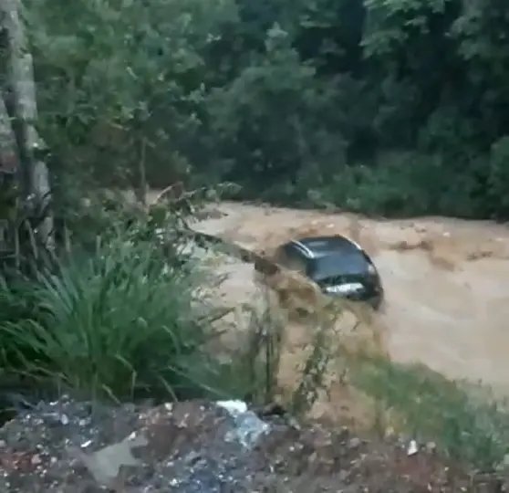 (VÍDEO) Temporal deixa estragos na cidade de Vidal Ramos