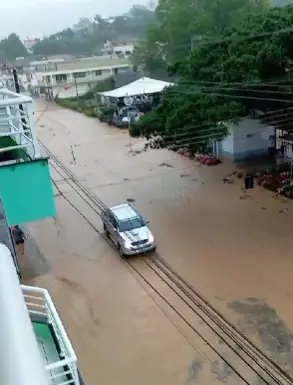 'Veio água como nunca tinha vindo na história da cidade'