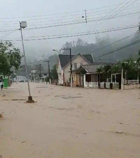 (VÍDEO) Temporal em Vidal Ramos é alerta para Brusque, diz prefeito