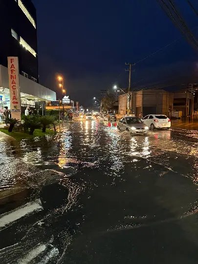 (Video) Chuva causa alagamento em diversas ruas de Brusque 