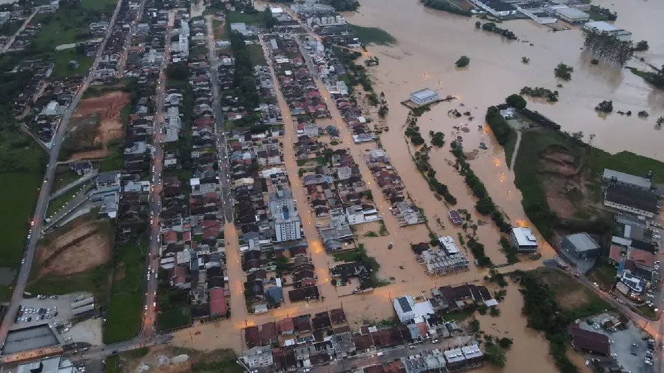 Imagens aéreas mostram dimensão das chuvas em Brusque
