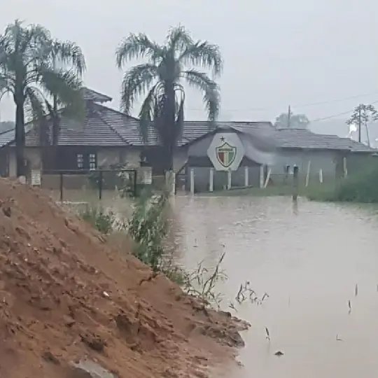 Cheias atingem CT do Brusque e reapresentação pode ser adiada