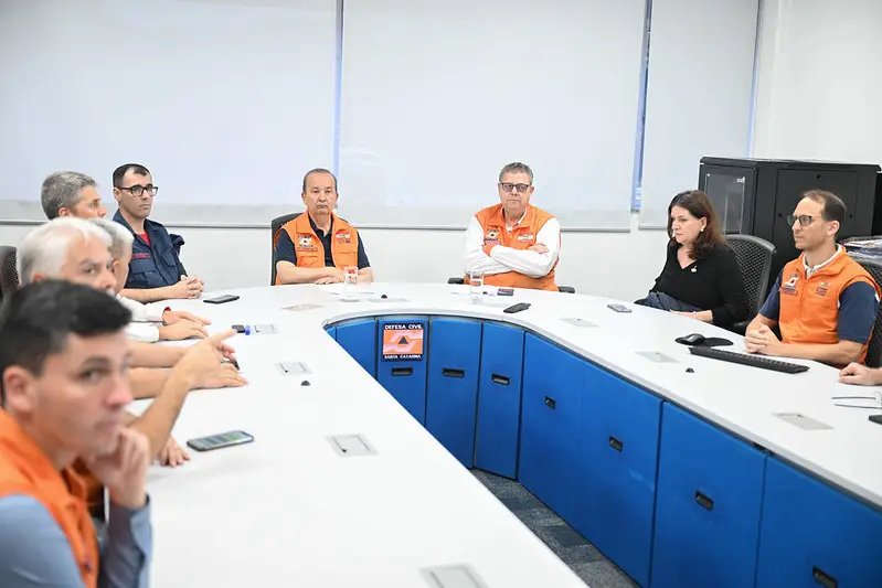 Em reunião, Governador avalia impacto das chuvas em SC