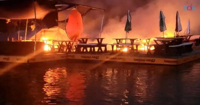 Bar flutuante no Caixa D'Aço é destruído por incêndio