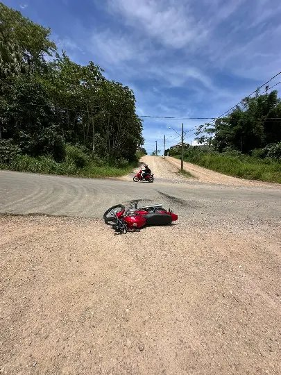 Motociclista tem suspeita de fraturas após acidente em Brusque 