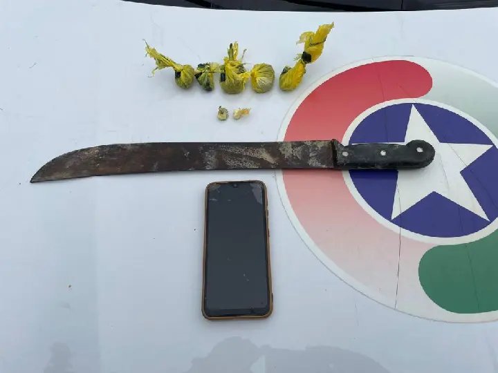 Após ameaças com facão, homem é preso por trafico de drogas 