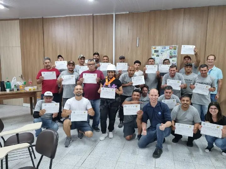 Equipe de manutenção da Secretaria de Educação passa por formação