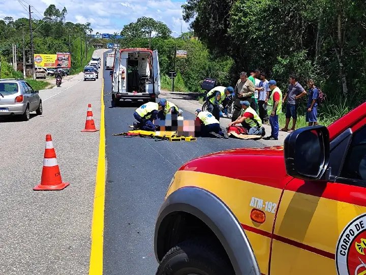 Colisão entre motos deixa dois feridos na Ivo Silveira 