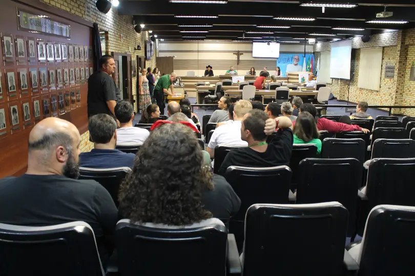Em audiência pública, comunidade rejeita ideia de municipalização do Padre Lux