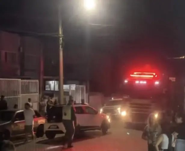 “Cavalo de pau”: motorista embriagado provoca acidente e deixa motociclista ferido