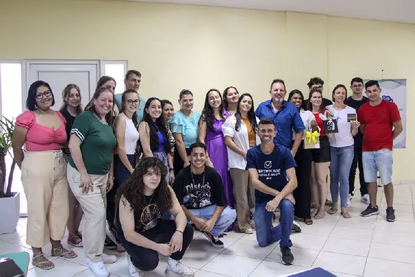 Alunos concluem a 6ª turma da Escola de Vendas da CDL Brusque 