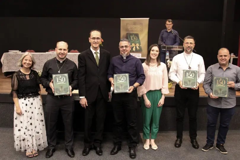 Lançamento de livro da Paróquia São Luís Gonzaga encerra ano do jubileu
