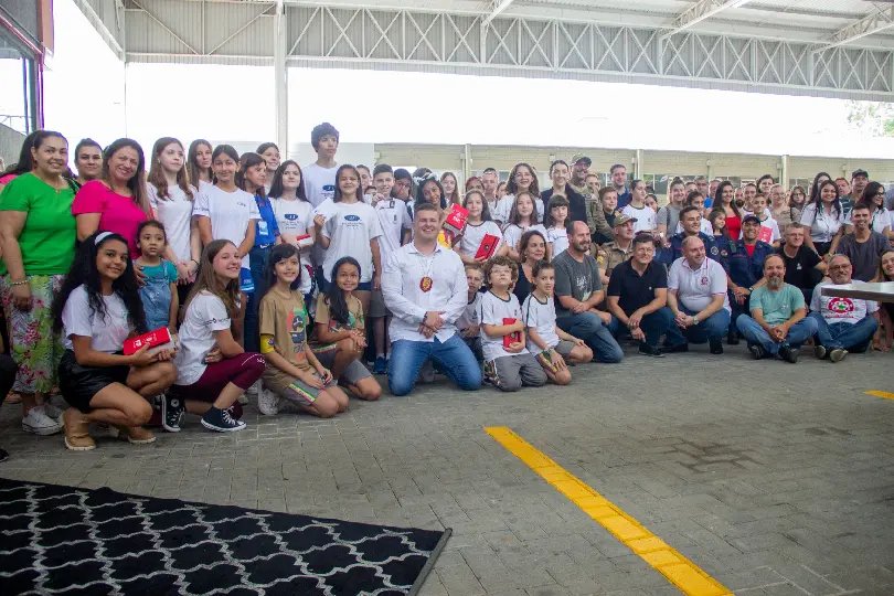 Conseg faz entrega de prêmios do concurso nas escolas