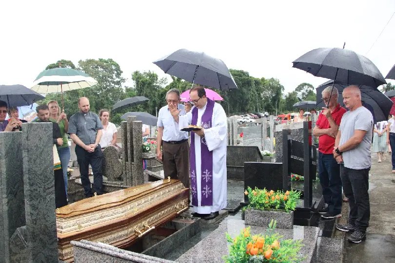 Brusque se despede de padre Flávio Morelli