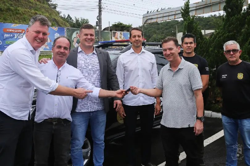 Polícia Civil de Guabiruba recebe nova viatura